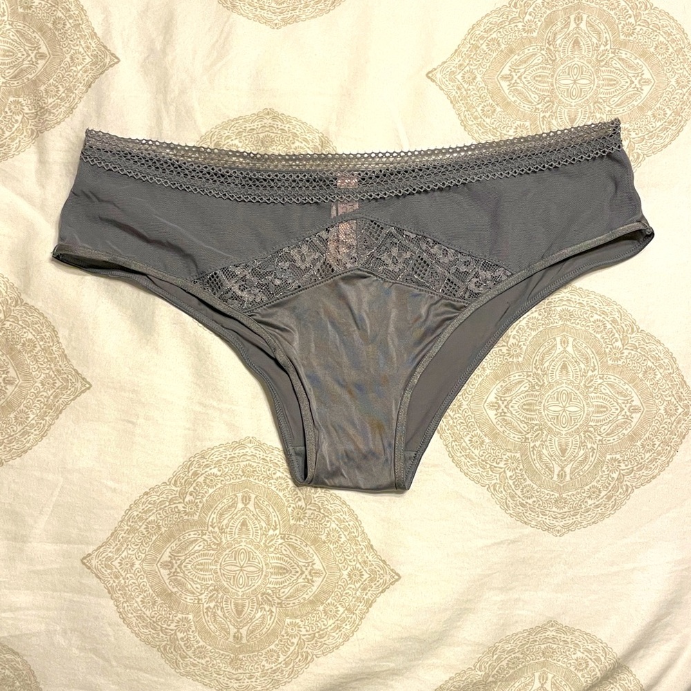 NWT Victoria’s Secret Hiphugger Body by Victoria size M